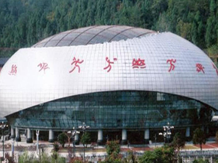 五大连池体育中心球形网架加工安装